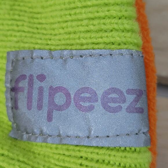 Flipeez Kids Green Monster Beanie w/ Flipping Hands - Picture 6 of 7